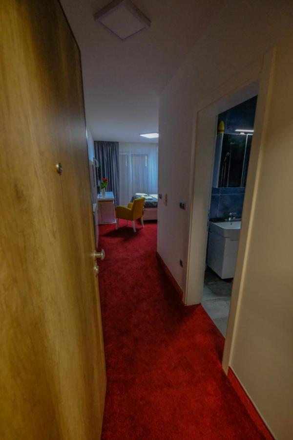 Delux Apartmani Bulevar SJJ Exteriör bild